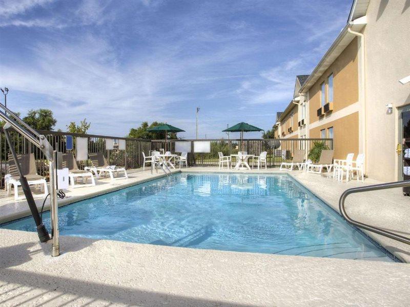 Quality Inn Fitzgerald Buitenkant foto